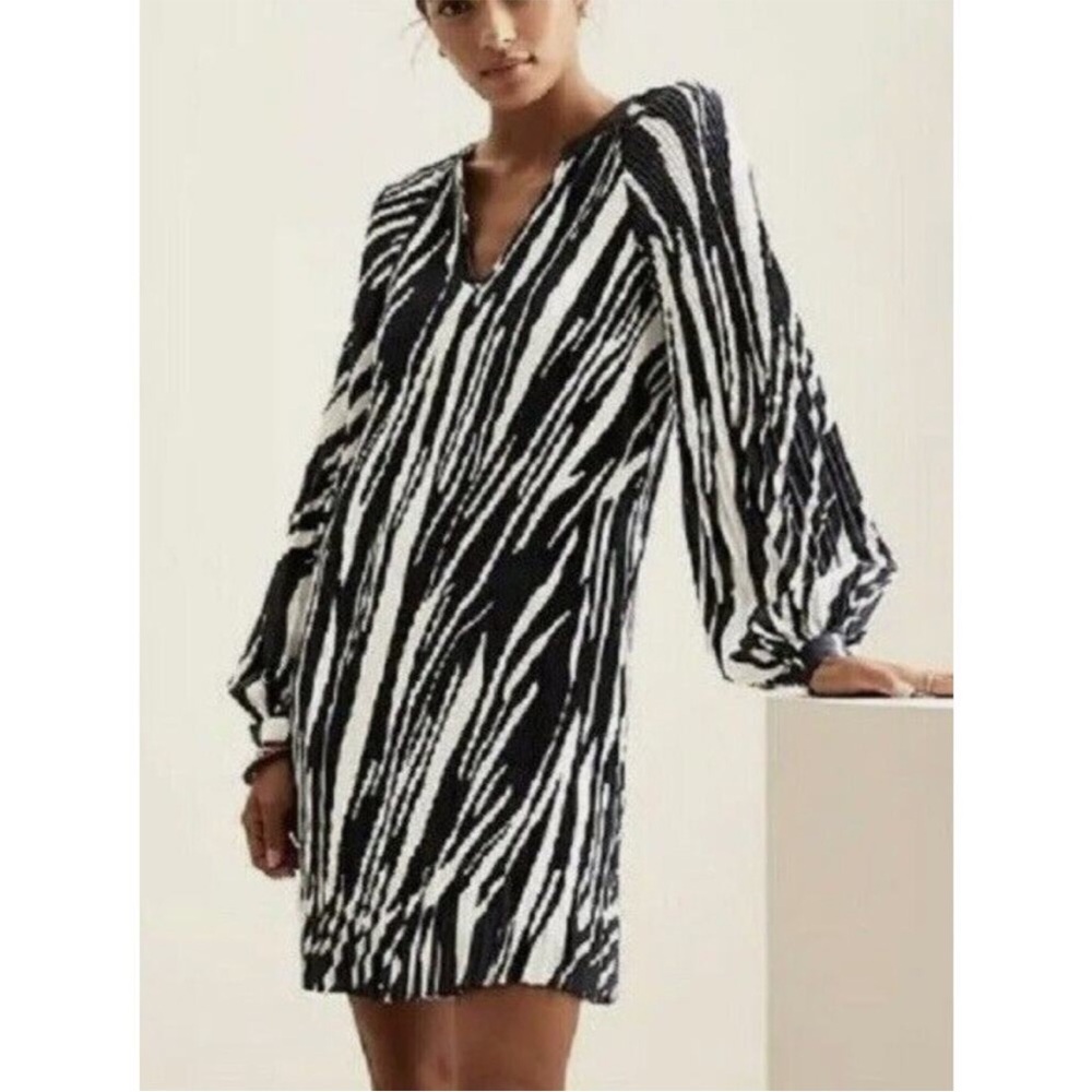 Banana Republic Black and White Long Sleeve Dress